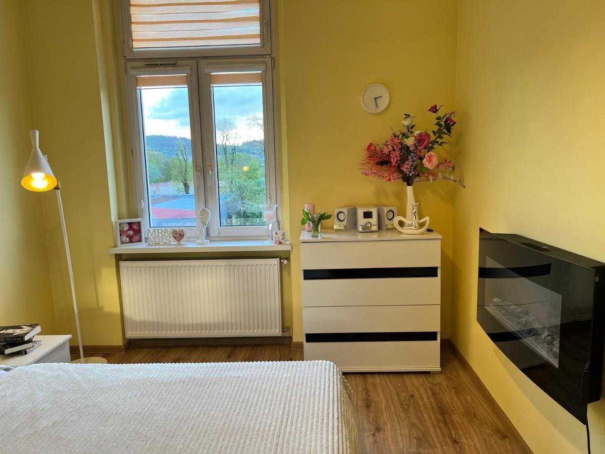 Wolnosci 21 Jelenia Gora Apartment Luaran gambar