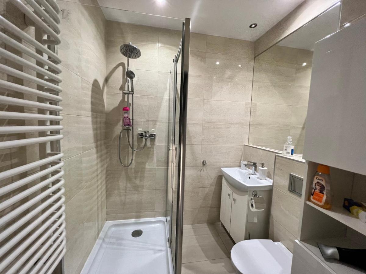 Wolnosci 21 Jelenia Gora Apartment Luaran gambar