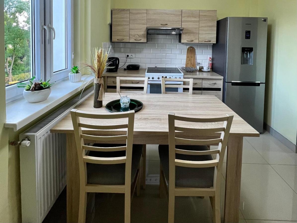 Wolnosci 21 Jelenia Gora Apartment Luaran gambar
