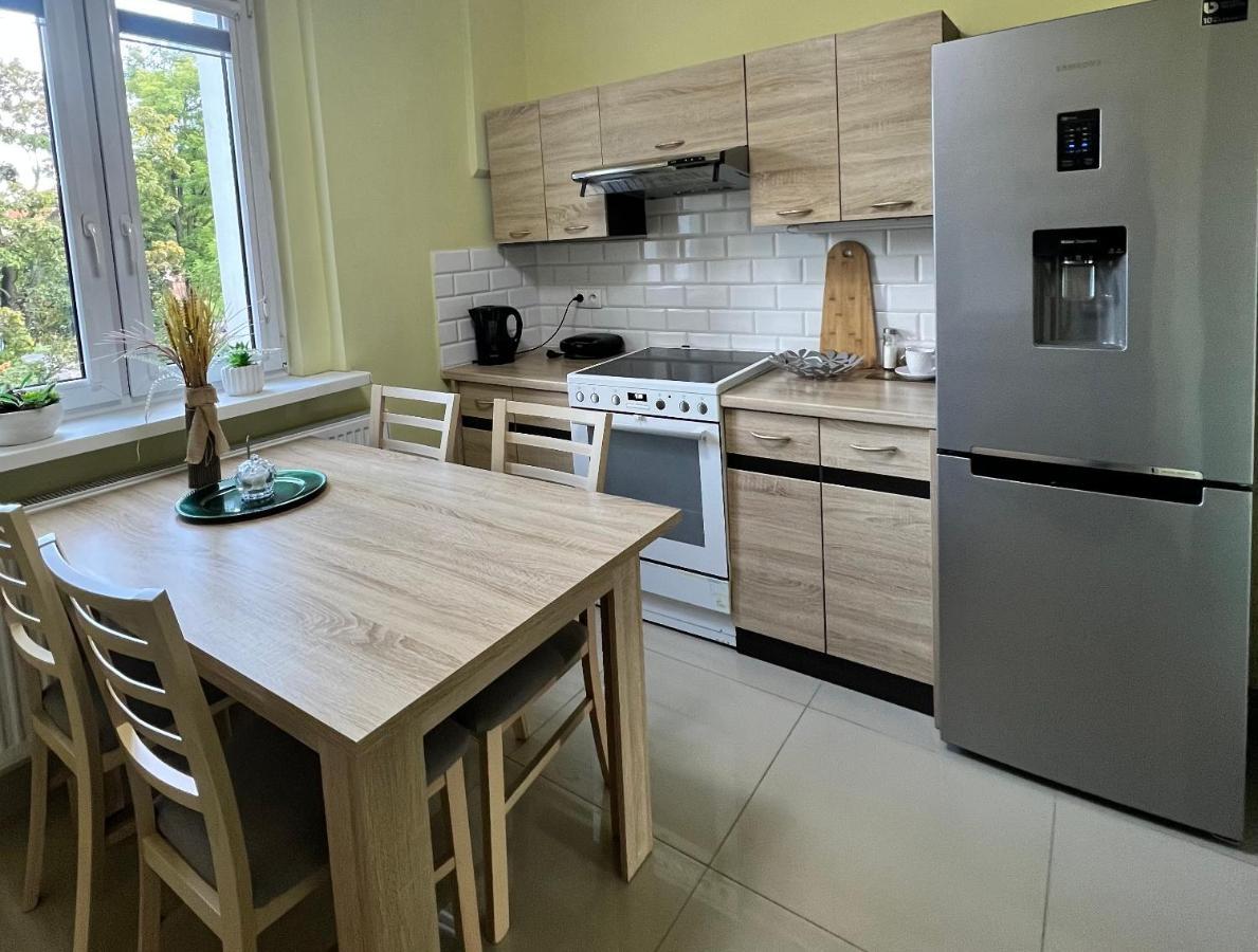 Wolnosci 21 Jelenia Gora Apartment Luaran gambar