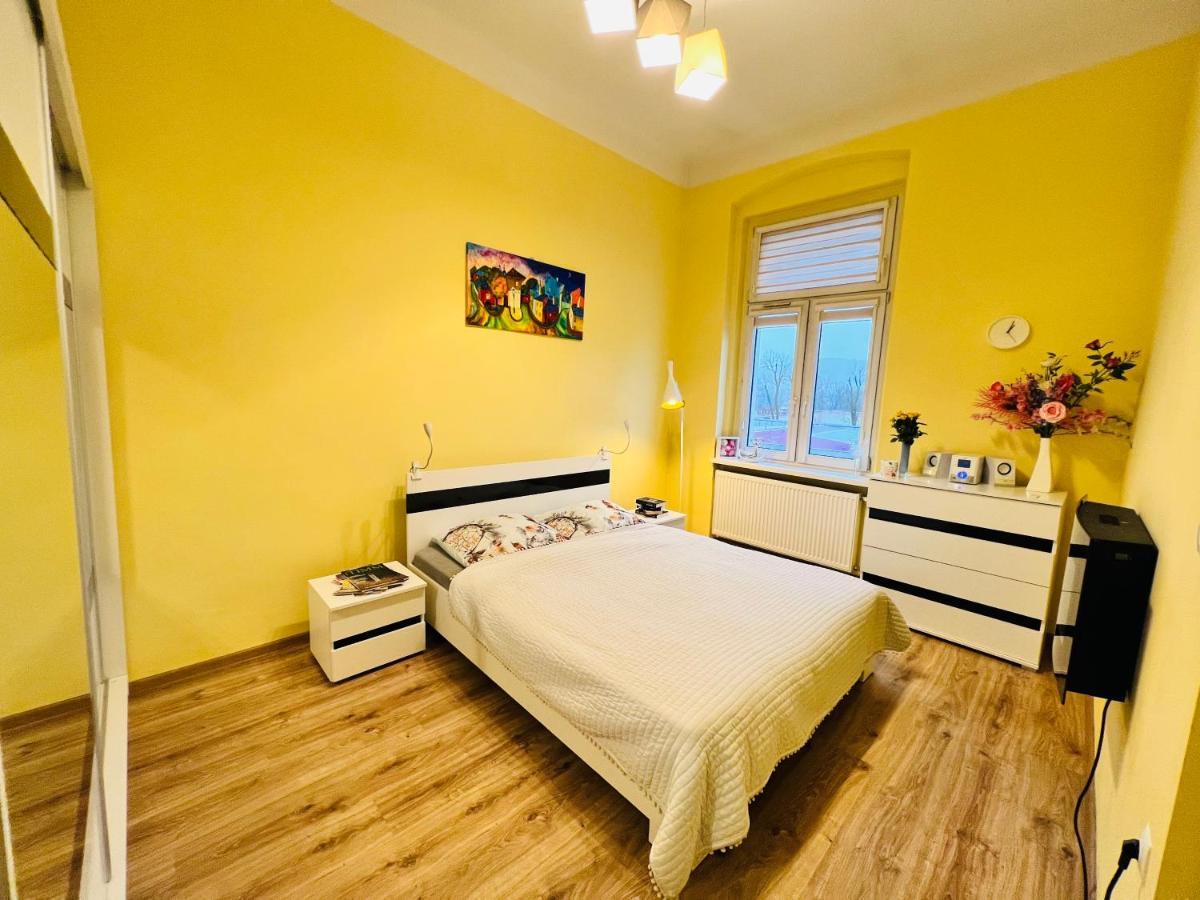 Wolnosci 21 Jelenia Gora Apartment Luaran gambar