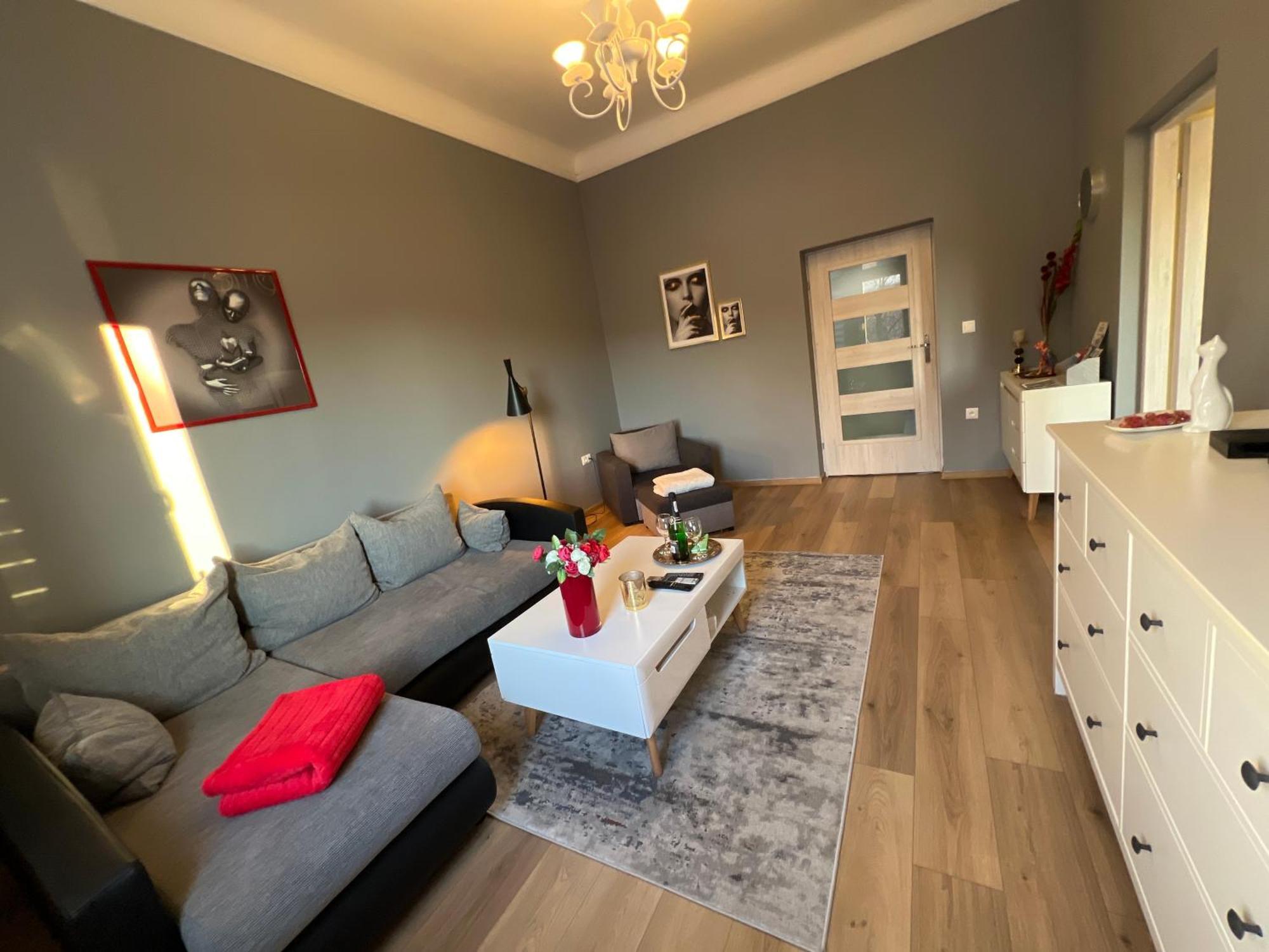 Wolnosci 21 Jelenia Gora Apartment Luaran gambar