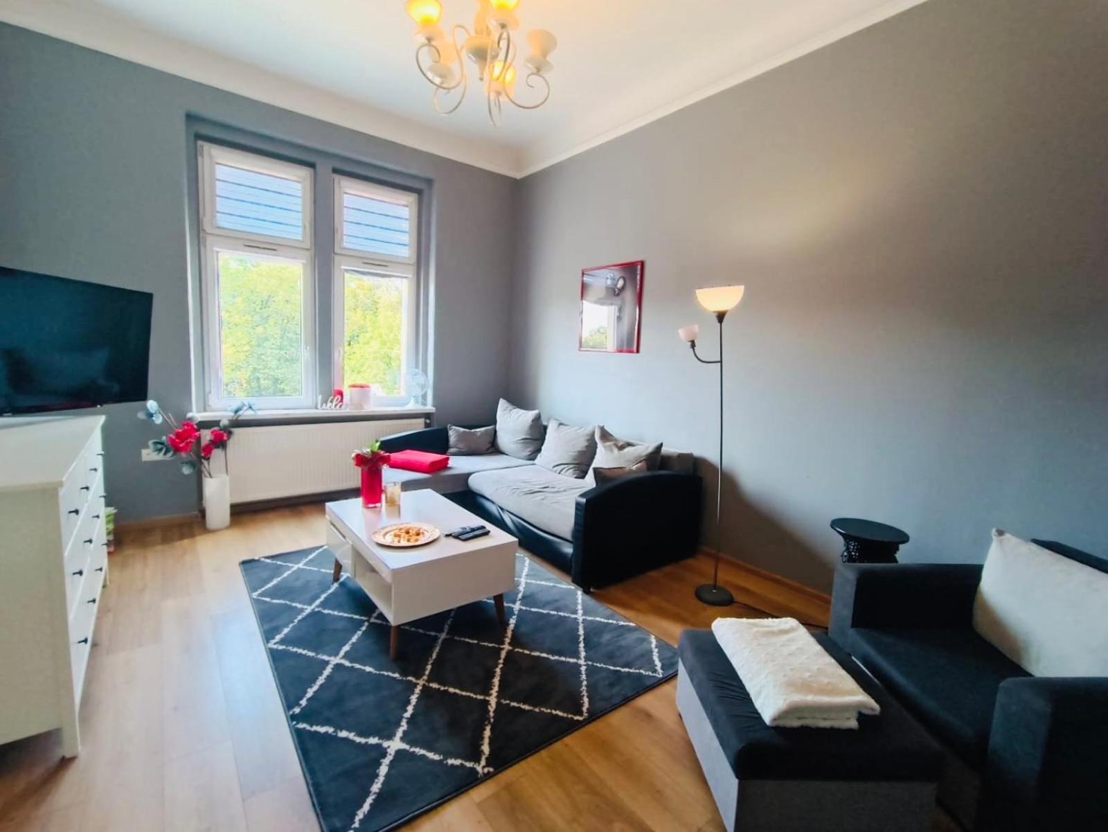 Wolnosci 21 Jelenia Gora Apartment Luaran gambar