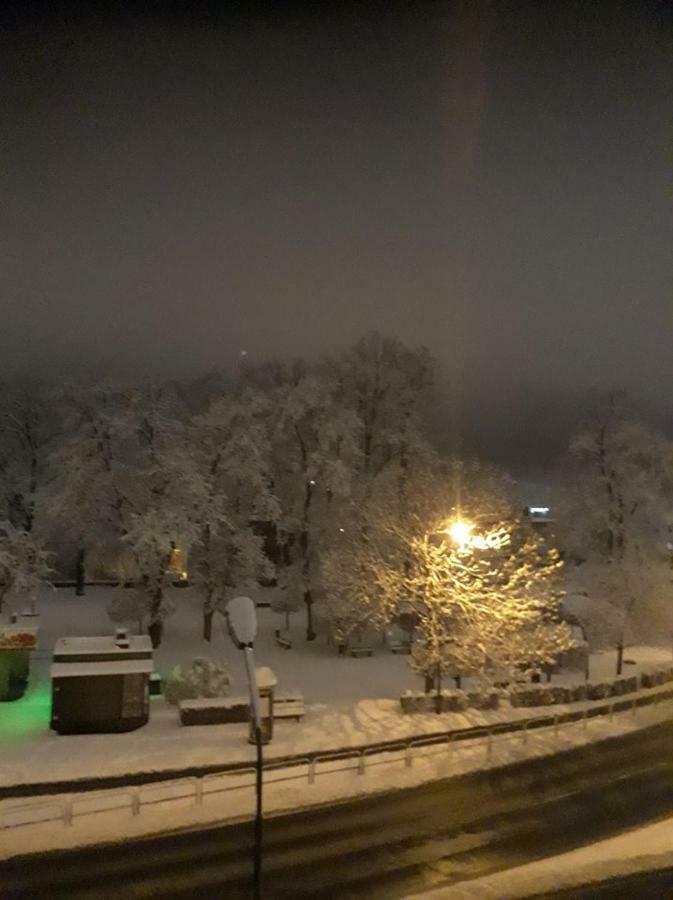 Wolnosci 21 Jelenia Gora Apartment Luaran gambar