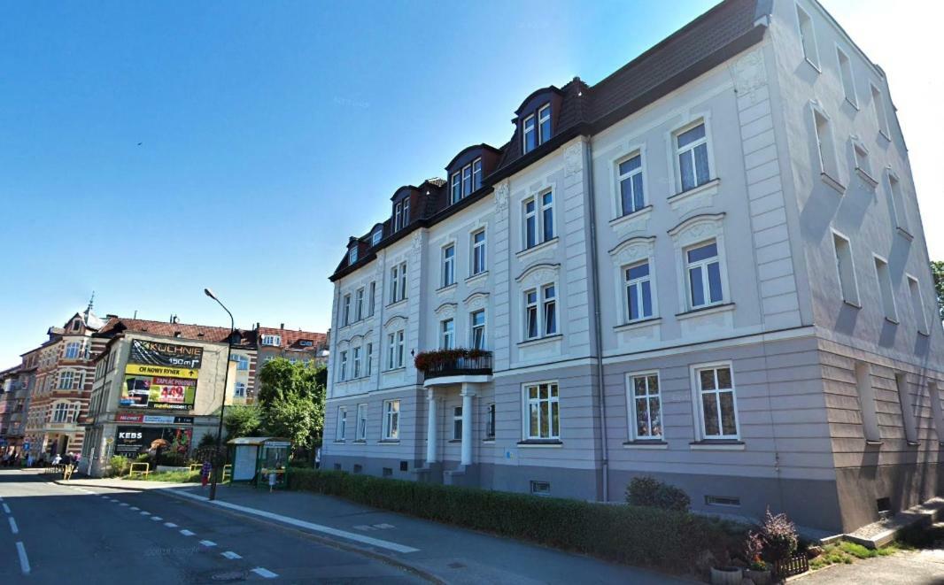 Wolnosci 21 Jelenia Gora Apartment Luaran gambar