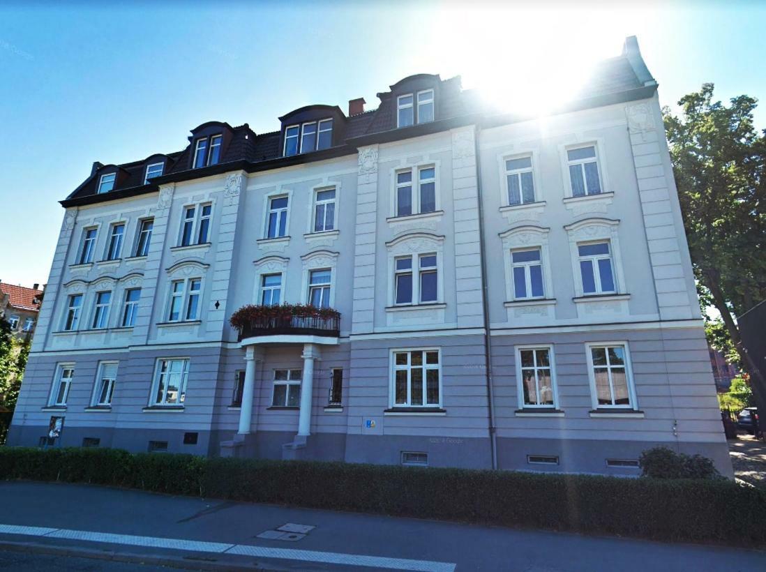 Wolnosci 21 Jelenia Gora Apartment Luaran gambar